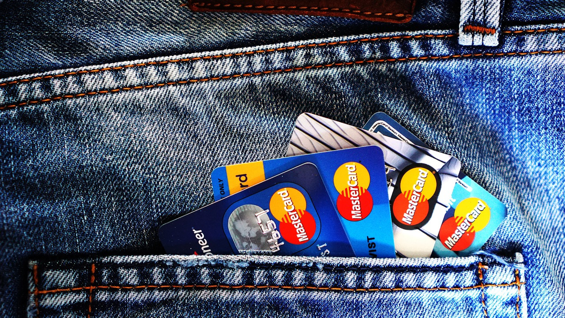 Comment avoir une carte bancaire en étant mineur ?