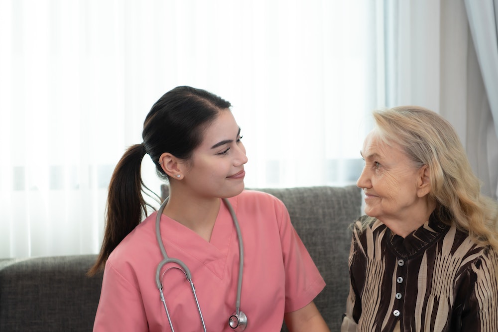 Les stratégies de fidélisation des clients pour un courtier en EHPAD