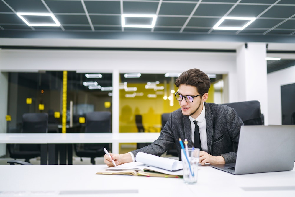 Travailler à l'étranger pour un employeur français: opportunités et défis