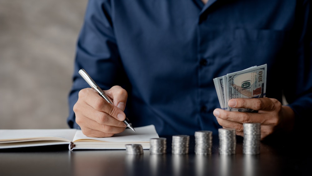 Calculer le complément de salaire avec la MGEN : mode d'emploi pour optimiser vos revenus